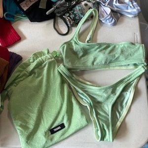 NEVER WORN!! Selling this sparkly green swim suit with bag!!
